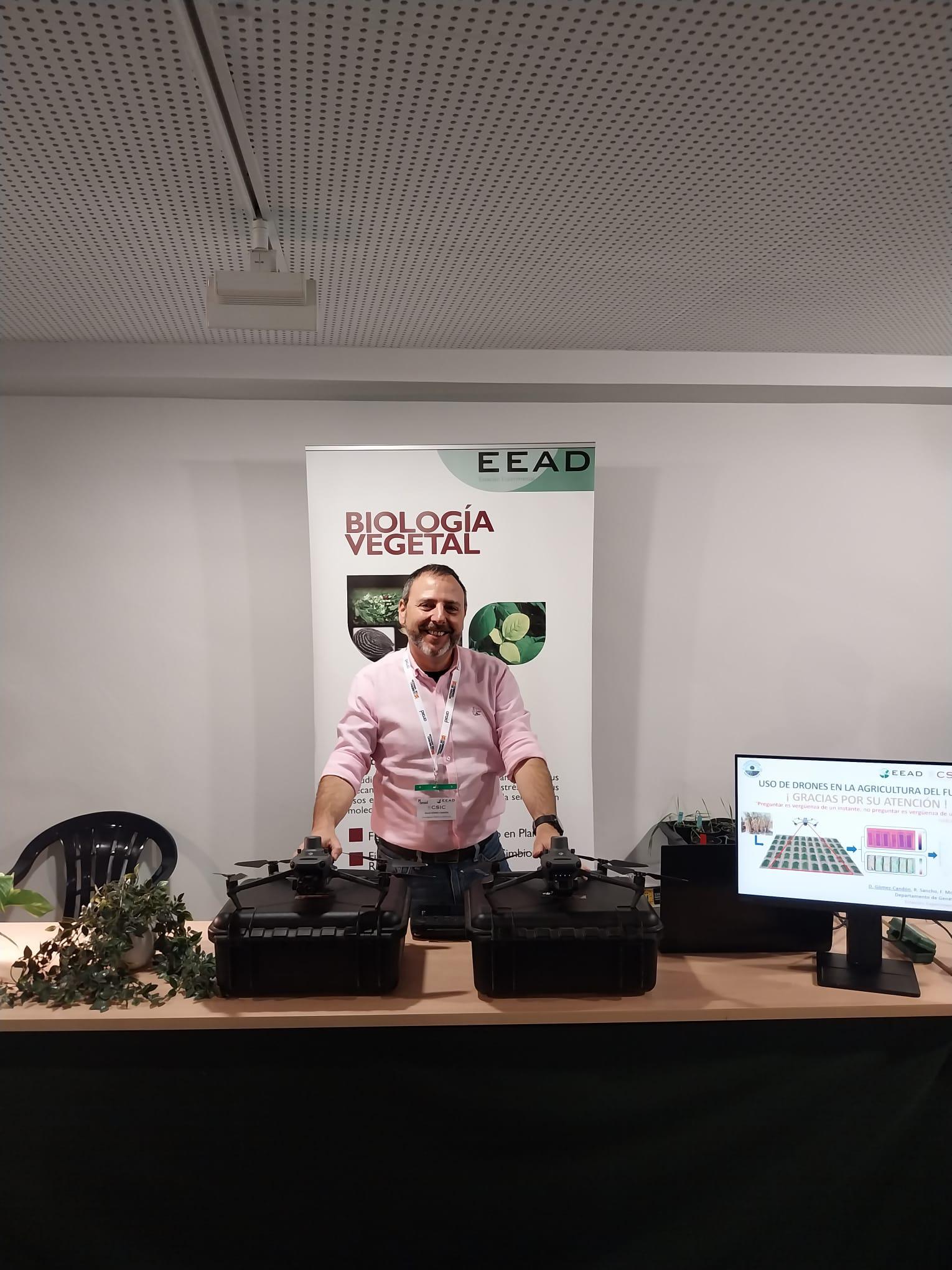 David Gómez Candón durante una demostración de drones